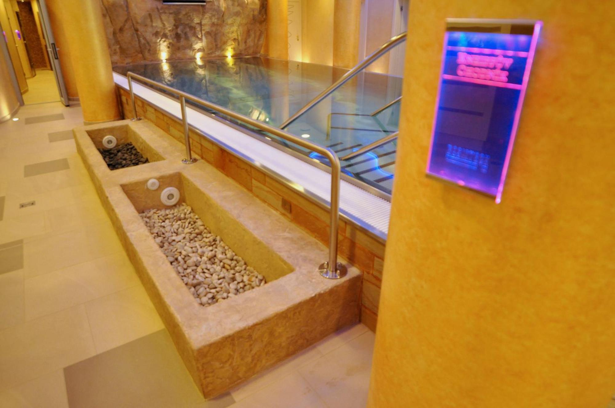 Boutique Hotel Ambiente ****+ KLV Exterior foto