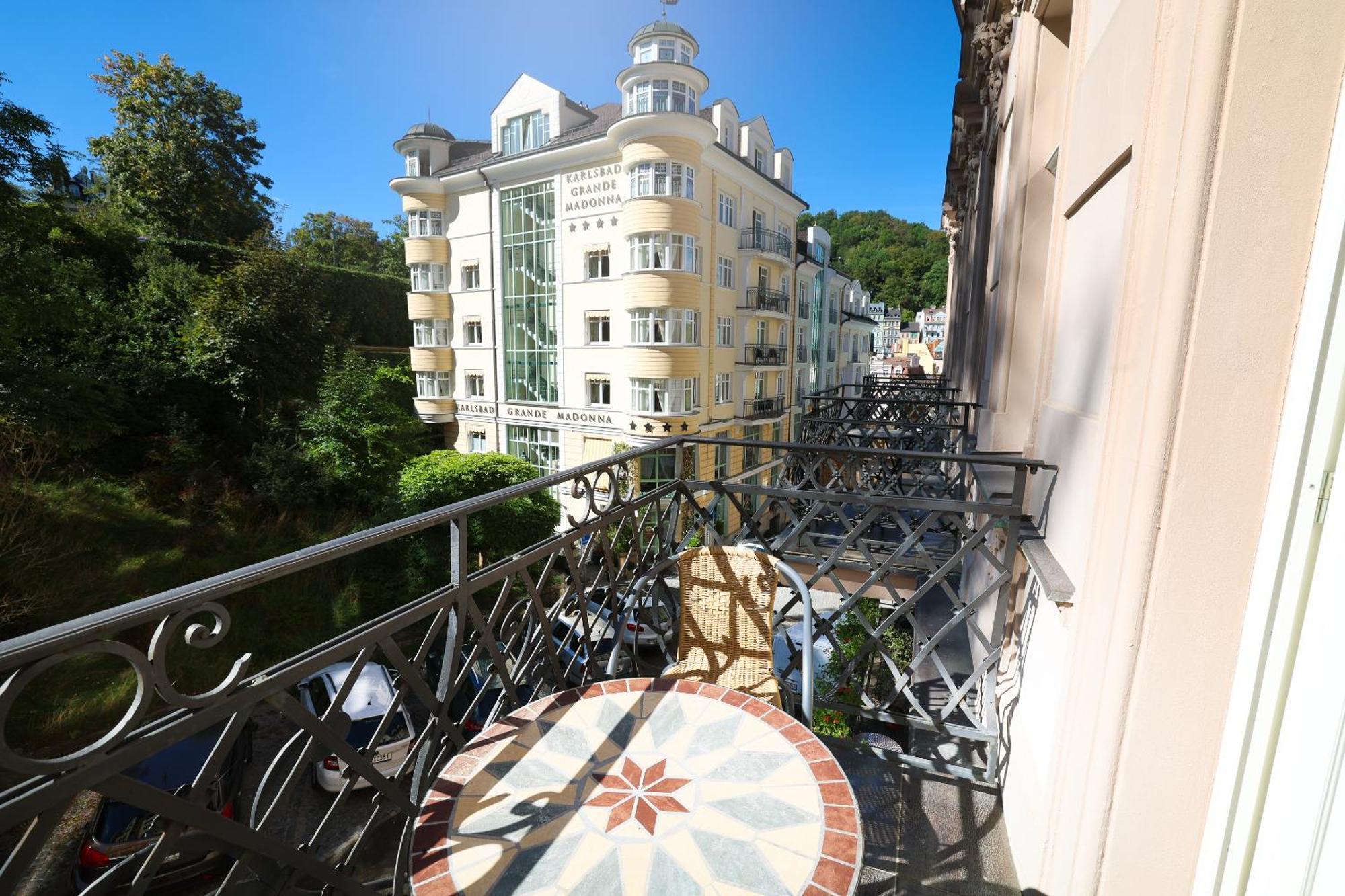 Boutique Hotel Ambiente ****+ KLV Exterior foto