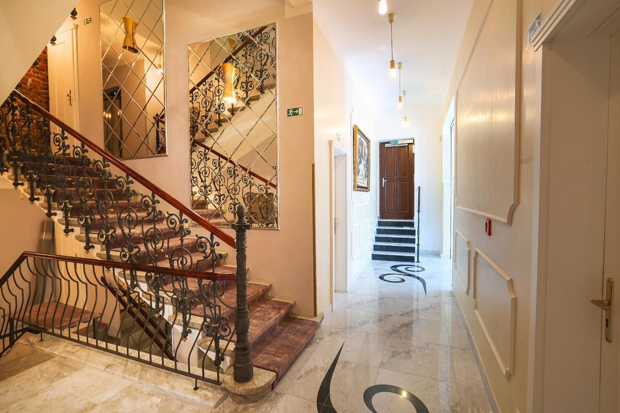 Boutique Hotel Ambiente ****+ KLV Exterior foto