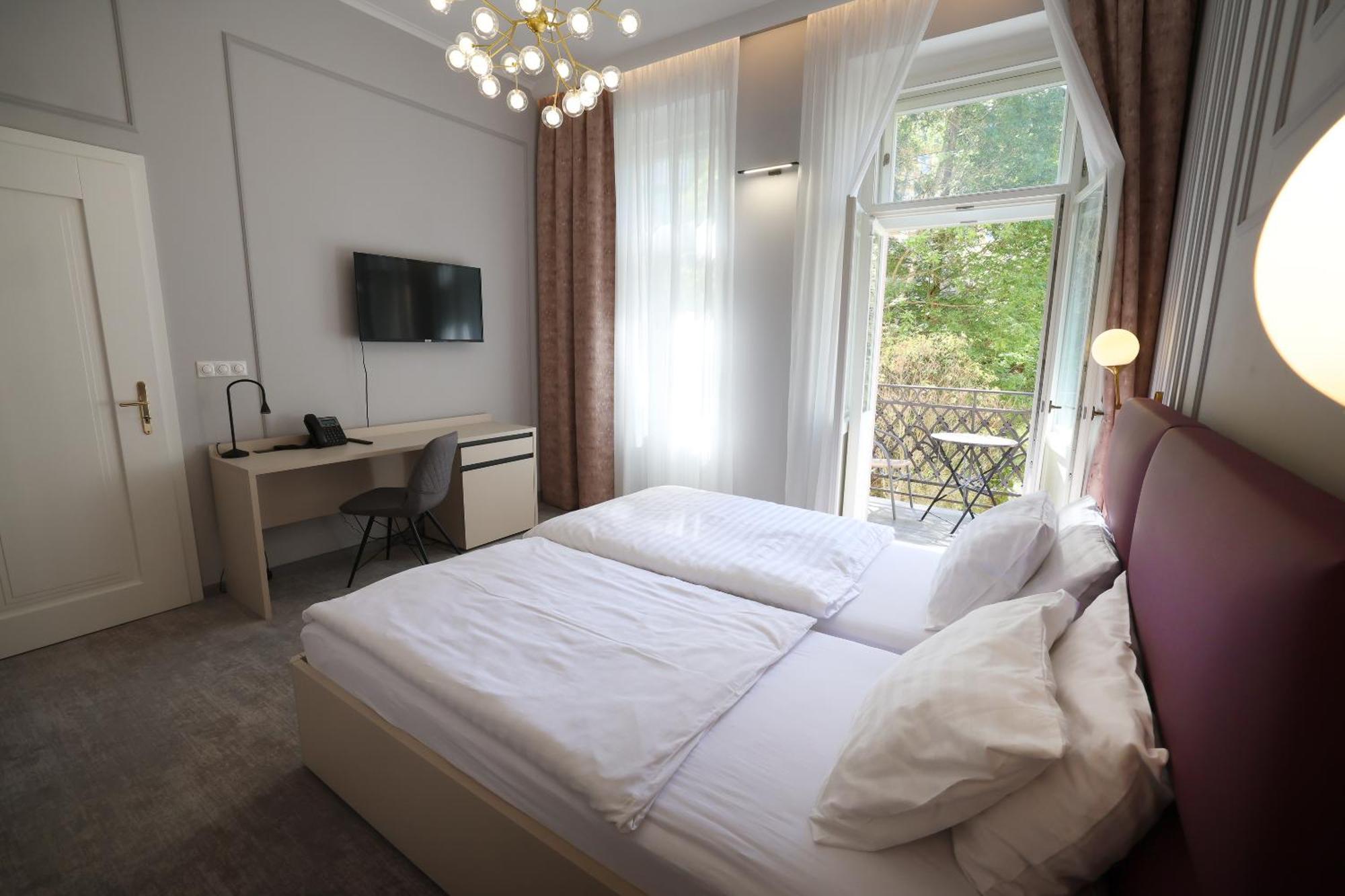Boutique Hotel Ambiente ****+ KLV Exterior foto